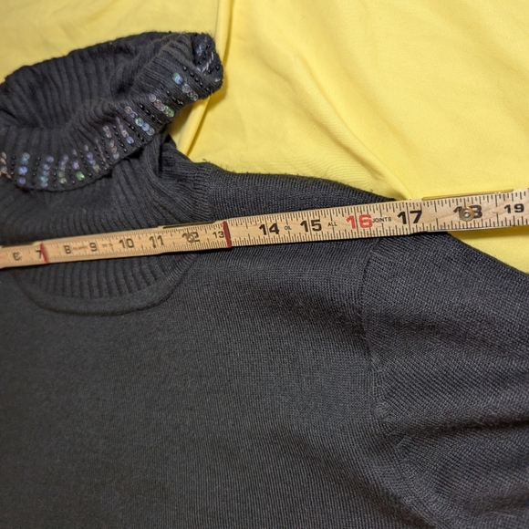 Vintage Lightweight Turtleneck Sweater - Picture 5 of 9